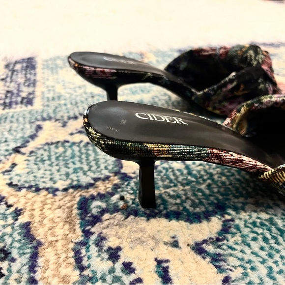 CIDER heels - Picture 2 of 3